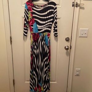 Maxi dress long multi color with belt light material has pockets